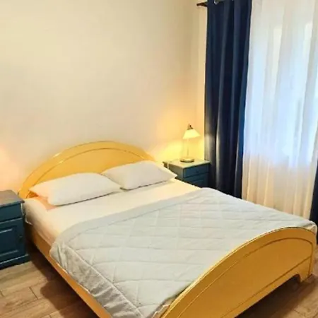 George Central Apartmán