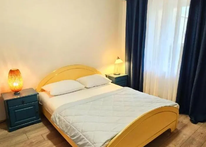 George Central Apartment